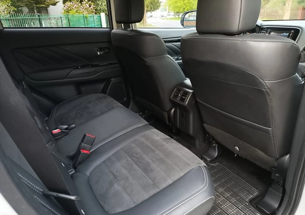 Mitsubishi Outlander cena 95000 przebieg: 67000, rok produkcji 2019 z Rydzyna małe 172